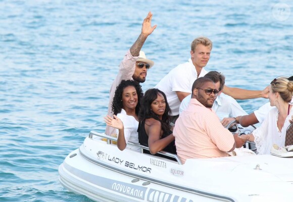 Tyson Chandler, champion NBA en titre avec les Dallas Mavericks, était le 26 juillet 2011 à Saint-Tropez avec sa femme Kimberly et des amis. Ils ont profité du fameux Club 55 et de la plage de Pampelonne.