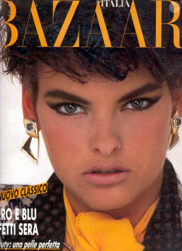 Le top canadien Linda Evangelista à 19 ans, en couverture du Harper's Bazaar italien de novembre 1984. 