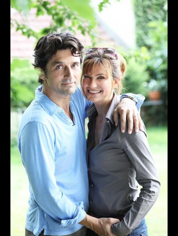 Photos promotionnelles de la série de TF1 Mes amis, mes amours, mes emmerdes. La troisème saison est en route dès août 2011 ! Bruno Madinier et Florence Pernel.