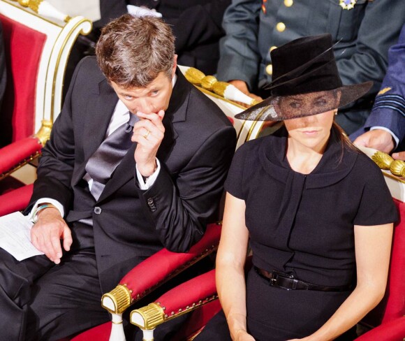 Le 27 juillet 2011, le prince Frederik et la princesse Mary de Danemark se recueillaient en la cathédrale de Copenhague, en signe de compassion avec leurs 'frères' norvégiens, meurtris par un double attentat sanglant (76 morts) le 22 juillet.