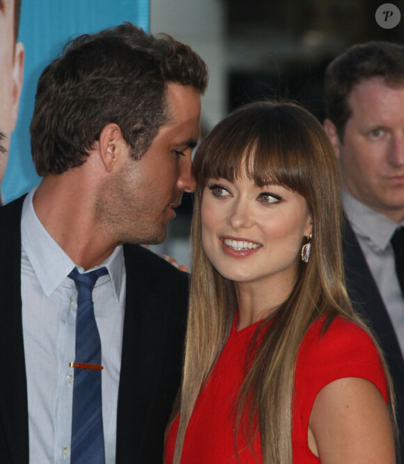 Olivia Wilde brille sur le tapis rouge de l'avant-première de Change Up  aux côtés de son partenaire à l'écran, Ryan Reynolds, à Los Angeles, le  1e août 2011