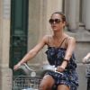 Jessica Alba à vélo, version Vélib'