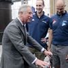 Le Prince Charles à vélo, tout petit, décalé, so british !