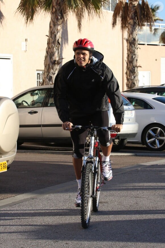 Jo-Wilfried Tsonga à vélo, très peureux, il ne pose pas son casque