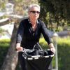 Jamie Lee Curtis à velo, bien décidée à y aller