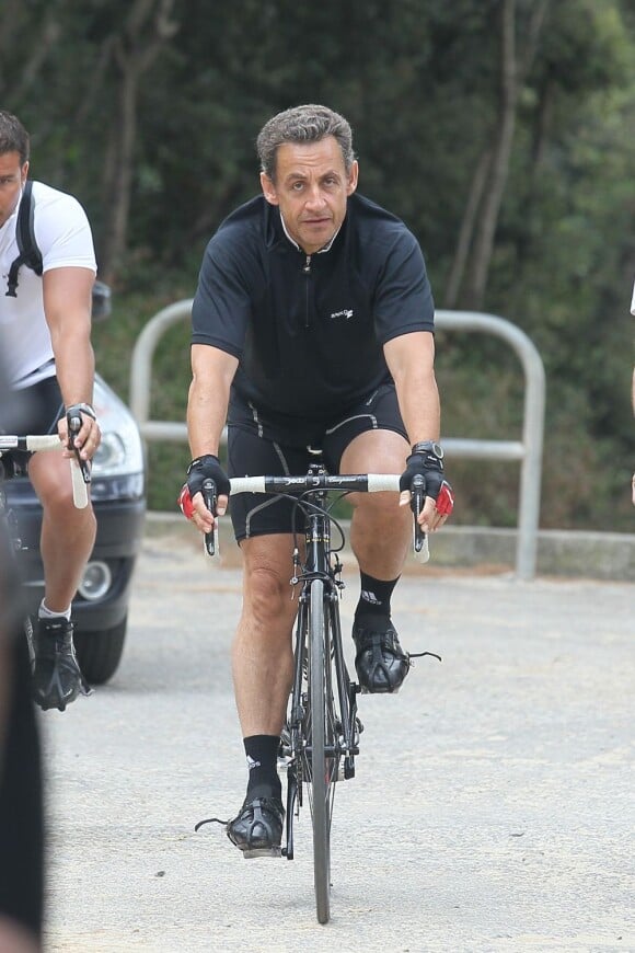 Nicolas Sarkozy à velo, normal.
