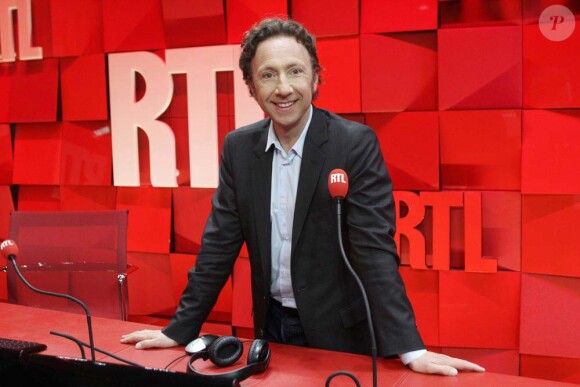 Stéphane Bern pose dans les studios de sa nouvelle maison RTL, juin 2011.