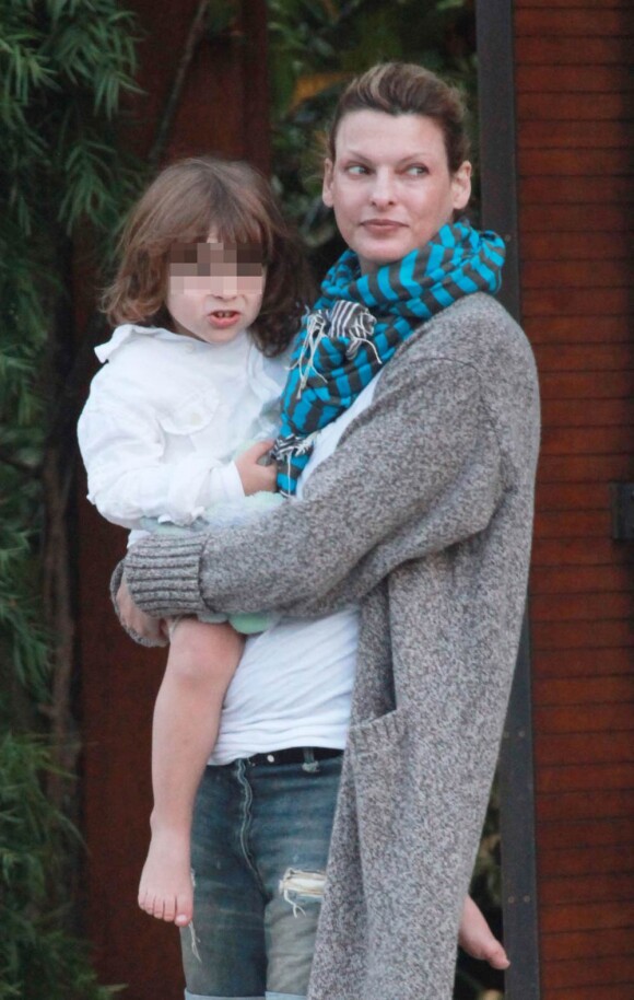 Linda Evangelista et son fils Augustin en apût 2009, à Malibu.