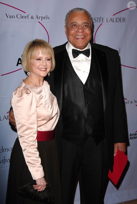 James Earl Jones et son épouse en octobre 2007.