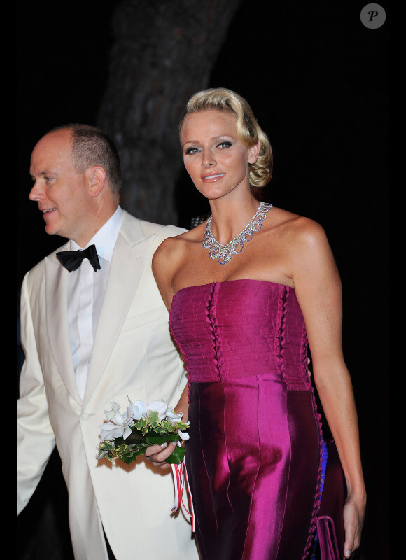 Albert de Monaco et Charlene lors du 63e gala de la Croix-Rouge monégasque, le vendredi 5 août 2011.