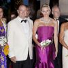 Stéphanie, Caroline, Albert de Monaco et Charlene au 63e bal de la Croix-Rouge, le 5 août 2011.