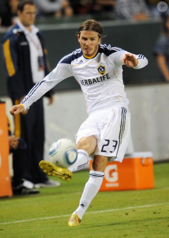 David Beckham, match des L.A. Galaxy contre le F.C. Dallas, à Los Angeles, le 6 août 2010. Le footballeur a fait graver le prénom de sa fille Harper à la base de son cou.