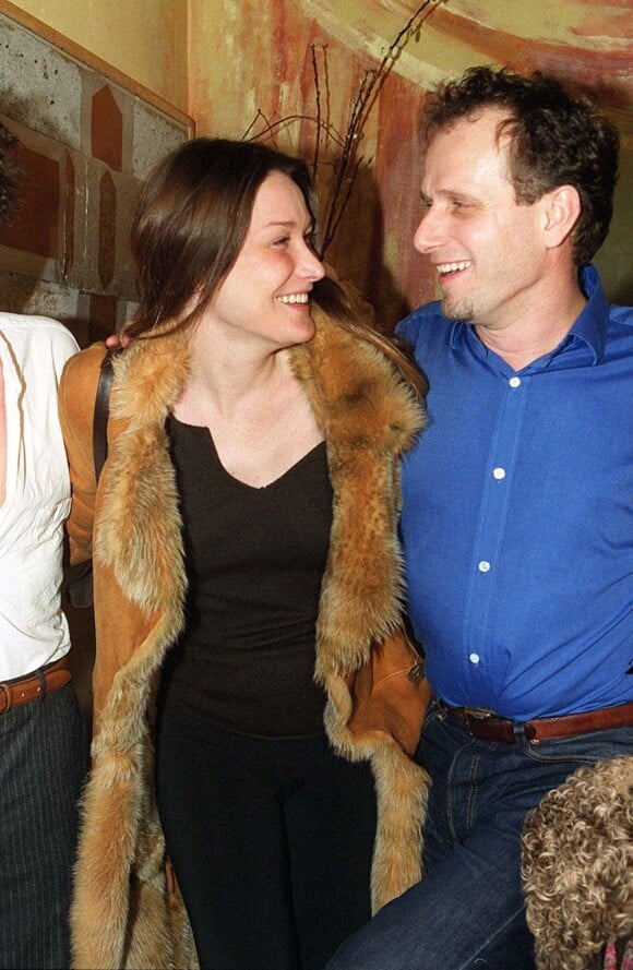 Charles Berling et Carla Bruni-Sarkozy, à Paris, le 20 février 2001.