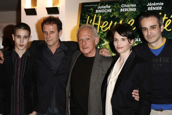 Charles Berling et son fils Emile, Juliette Binoche, Martin Karmitz et Olivier Assayas à Paris, le 3 mars 2008.