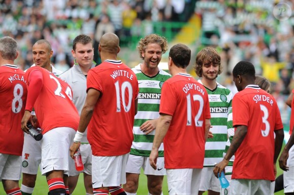 Star d'Hollywood, Gerard Butler n'en a pas renié pour autant sa passion pour le football et sa pour le club du Celtic Glasgow : il s'ets d'ailleurs fait un plaisir d'en porter les couleurs, le 9 août 2011 au Celtic Park, pour défier les légendes de Manchester United dans un match caritatif.