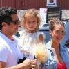 Jessica Alba a accouché d'une seconde petite fille, Haven Garner, le 13 août 2011 ! Ici avec son mari Cash Warren et leur fille Honor à Los Angeles en juin 2011. 