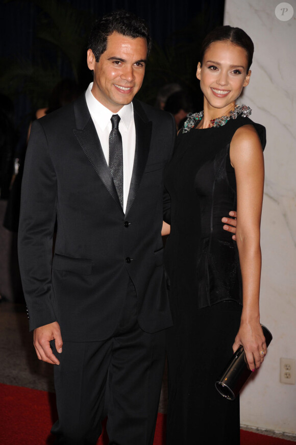 Jessica Alba et son mari Cash Warren le 1er mai 2010
