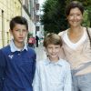 Les princes Nikolai, presque 11 ans, et Felix, 9 ans, ont fait leur rentrée à l'école Krebs de Copenhague le 15 août 2011, accompagnés par leur mère la comtesse Alexandra, ex-épouse du prince Joachim de Danemark.