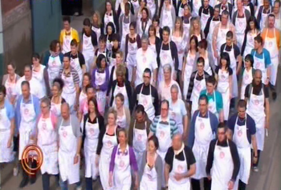 Les 100 meilleurs cuisiniers amateurs de France font leur entrée dans la grande cuisine dans Masterchef 2