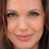 Parmi ses atouts de séduction, Angelina Jolie peut se vanter d'avoir de ravissants yeux bleus en amande.