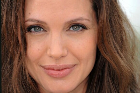 Parmi ses atouts de séduction, Angelina Jolie peut se vanter d'avoir de ravissants yeux bleus en amande.