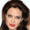 Smoky eyes et rouge à lèvres clinquant, Angelina Jolie était superbe pour la première de son film The Tourist en Italie. Rome, le 15 décembre 2010.