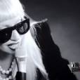 Lady Gaga retire son soutien-gorge dans une vidéo promo pour les VMA 2011