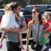 Jennifer Garner et Ben Affleck avec leurs filles Violet et Seraphina faisant du shopping à Los Angeles en juillet 2011