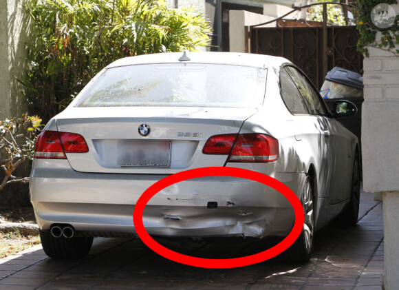 Le pare-choc arrière de la voiture de Chaz Bono est endommagé à West Hollywood le 22 août