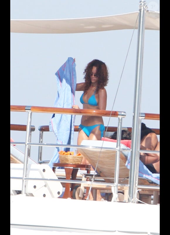 Rihanna, le 23 août, à Saint-Tropez sur un yacht avec des amis  