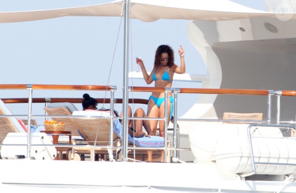 Rihanna, le 23 août, à Saint-Tropez sur un yacht avec des amis  