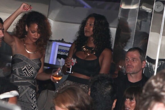 Rihanna s'éclate au Vip Room de Saint-Tropez le 22 août 2011