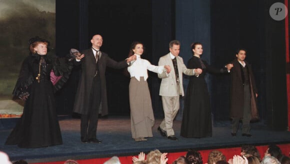 Mère et fille : Ludmila Mikaël et Marina Hands sur scène  en 1996 dans la pièce Gertrud