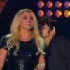 Britney Spears reçoit un MTV Video Music Award d'honneur des mains de Lady Gaga, dimanche 28 août 2011.