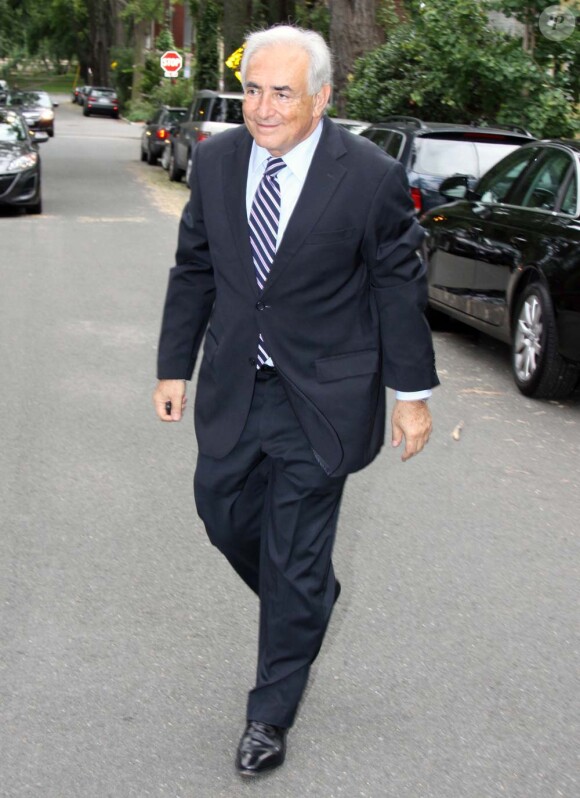 Dominique Strauss-Kahn, après sa visite au FMI, de retour à son domicile de Washington, le 29 août 2011.