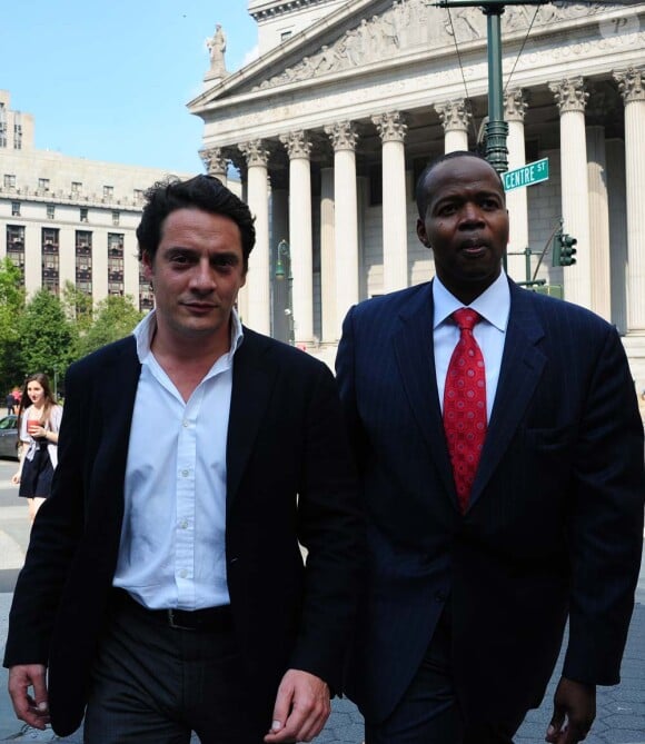 David Koubbi, avocat de Tristane Banon, et Kenneth Thompson, avocat de Nafissatou Diallo, à New York, le 19 juillet 2011.