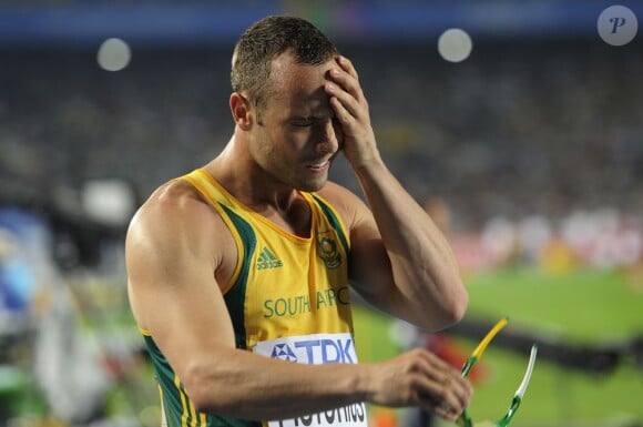 Oscar Pistorius, athlète handicapé, déçu après son élimination en demi-finale du 400m aux championnats du monde d'athlétisme de Daegu en Corée du Sud le 28 août 2011