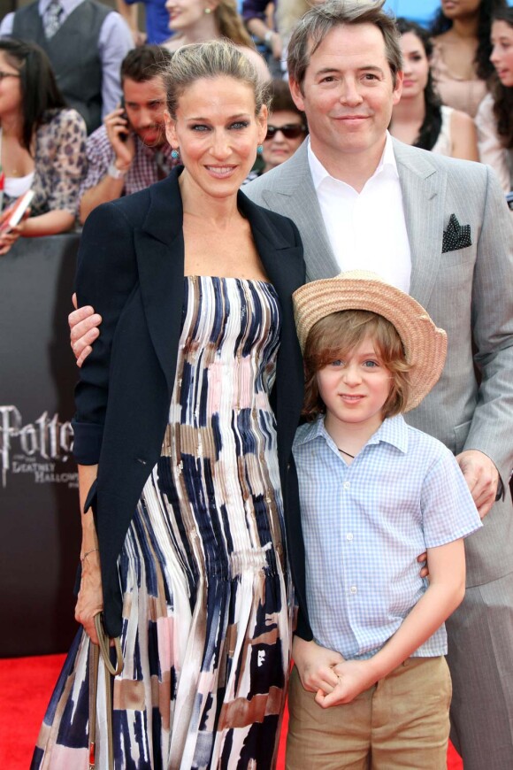 Sarah Jessica Parker et Matthew Broderick, leur fils James, à New York, le 11 juillet 2011.