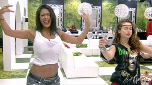 Ayem et Juliette en danseuses orientales dans Secret Story 5