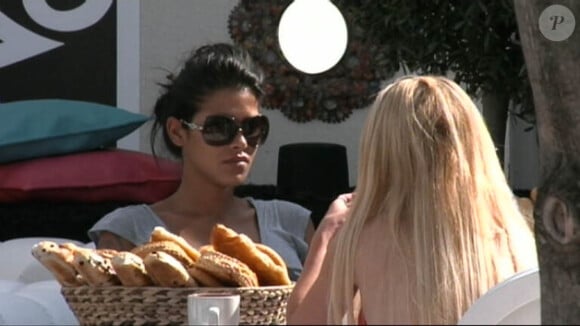 Ayem et Sabrina parlent de Daniel au petit déjeuner dans Secret Story 5