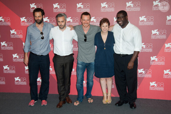 Michael Fassbender et l'équipe du film lors du photocall de Shame au festival de Venise le 4 septembre 2011