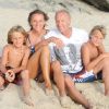 Yves Rénier, son épouse Karin, et leurs enfants Jules, 13 ans, et Oscar, 11 ans, en vacances sous le soleil des Antilles.