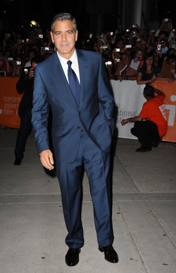 George Clooney en costume au festival du film de Toronto le 9 septembre 2011