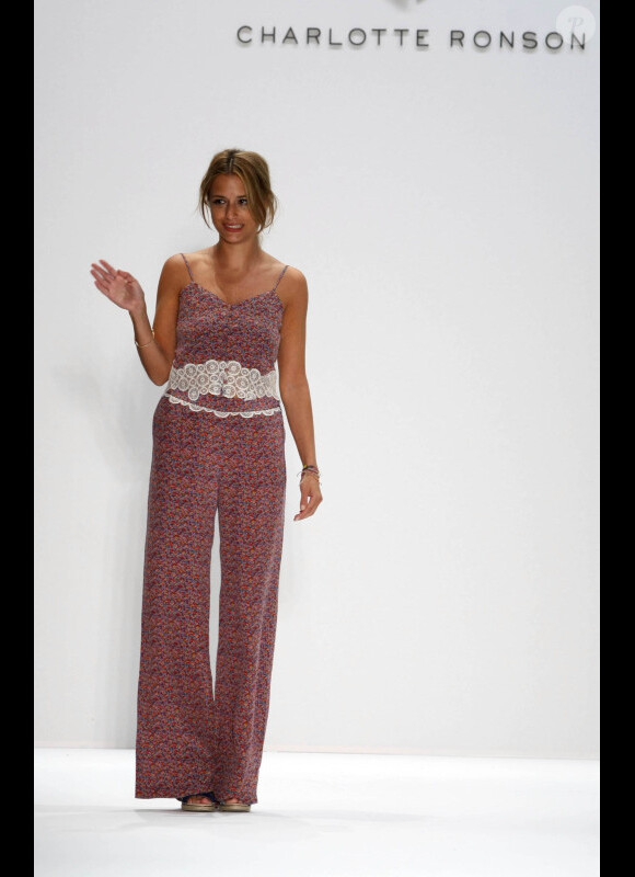 Charlotte Ronson présente sa collection printemps-été 2012 lors de la Fashion Week new-yorkaise le 11 septembre 2011