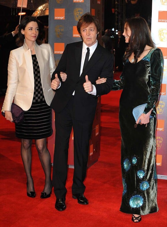 Paul McCartney, sa fille Mary et Nancy Shevell, à Londres, le 13 février 2011.