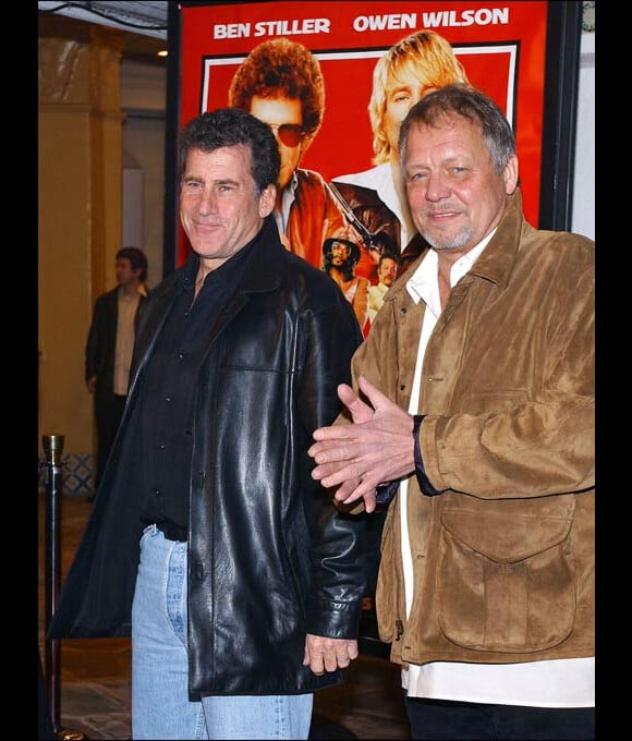 Paul Michael Glaser et David Soul, alias Starsky et Hutch posent à Los Angeles en février 2004 lors de l'avant-première du film inspiré de la série télévisée