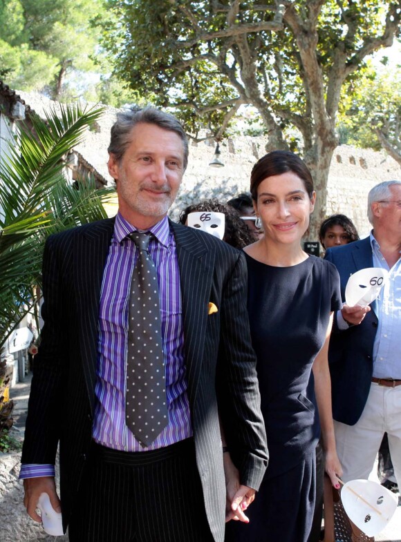 Antoine de Caunes et son épouse Daphné Roulier à Saint-Paul-de-Vence, le 10 septembre 2011.