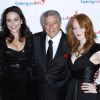 Tony Bennett, entourée de ses filles, célèbre son 85e anniversaire et la sortie de l'album Duets II sur la scène de l'Opera de New York, le 18 septembre 2011.