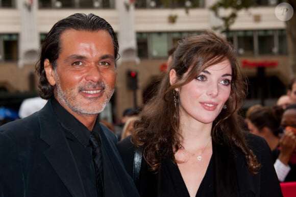 Christophe Barratier bien accompagné, lors de l'avant-première au Gaumont Opéra à Paris du film La Nouvelle Guerre des boutons le 18 septembre 2011