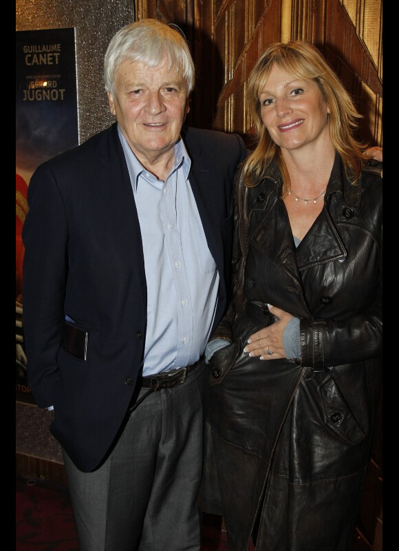 Jacques Perrin et son épouse Valentine lors de l'avant-première du film La Nouvelle Guerre des boutons à Paris le 18 septembre 2011